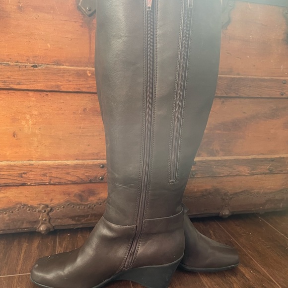 Brand New Aerosoles wide calf heeled wedge boot - Picture 3 of 5